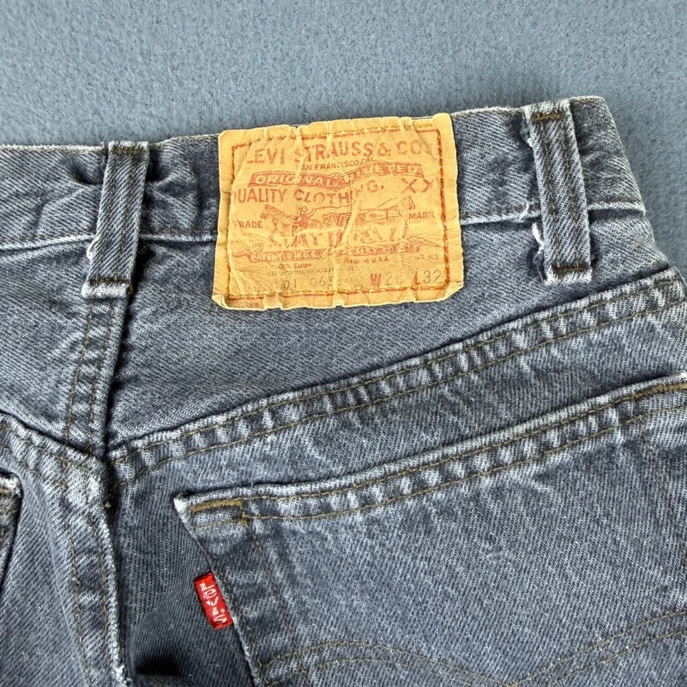 Vintage USA Levis Women's 26x32 Black 70s 80s Button Fly Straight Leg Dark Wash